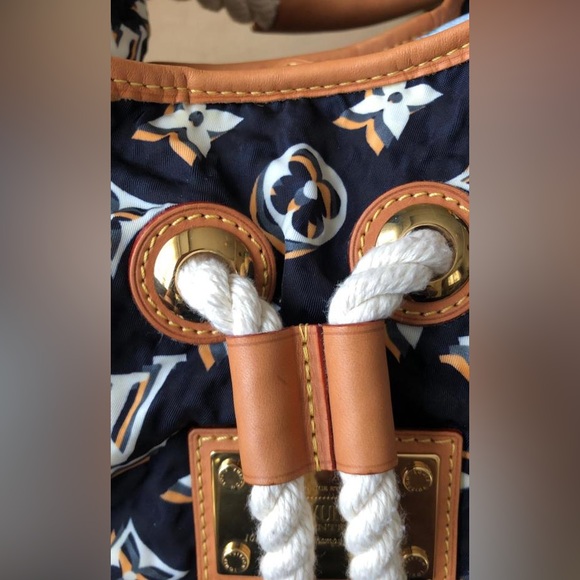 Louis Vuitton Cruise Bulles bug - Picture 7 of 10